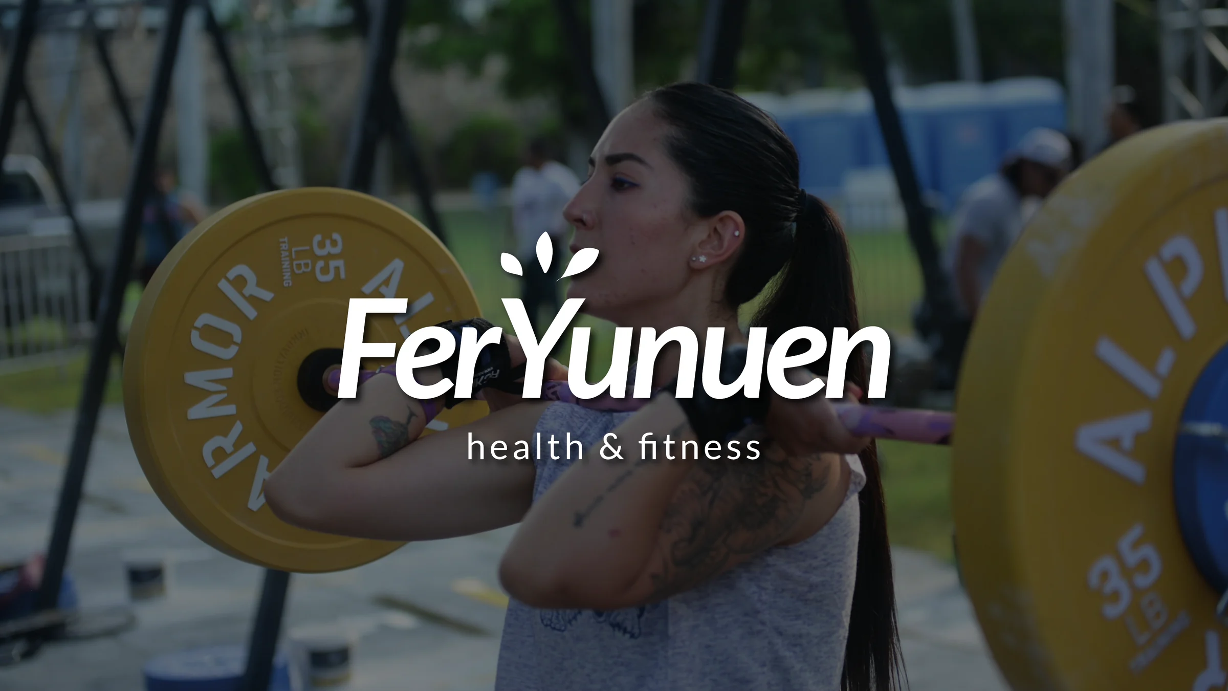 Fer Yunuen identity over athlete photography.